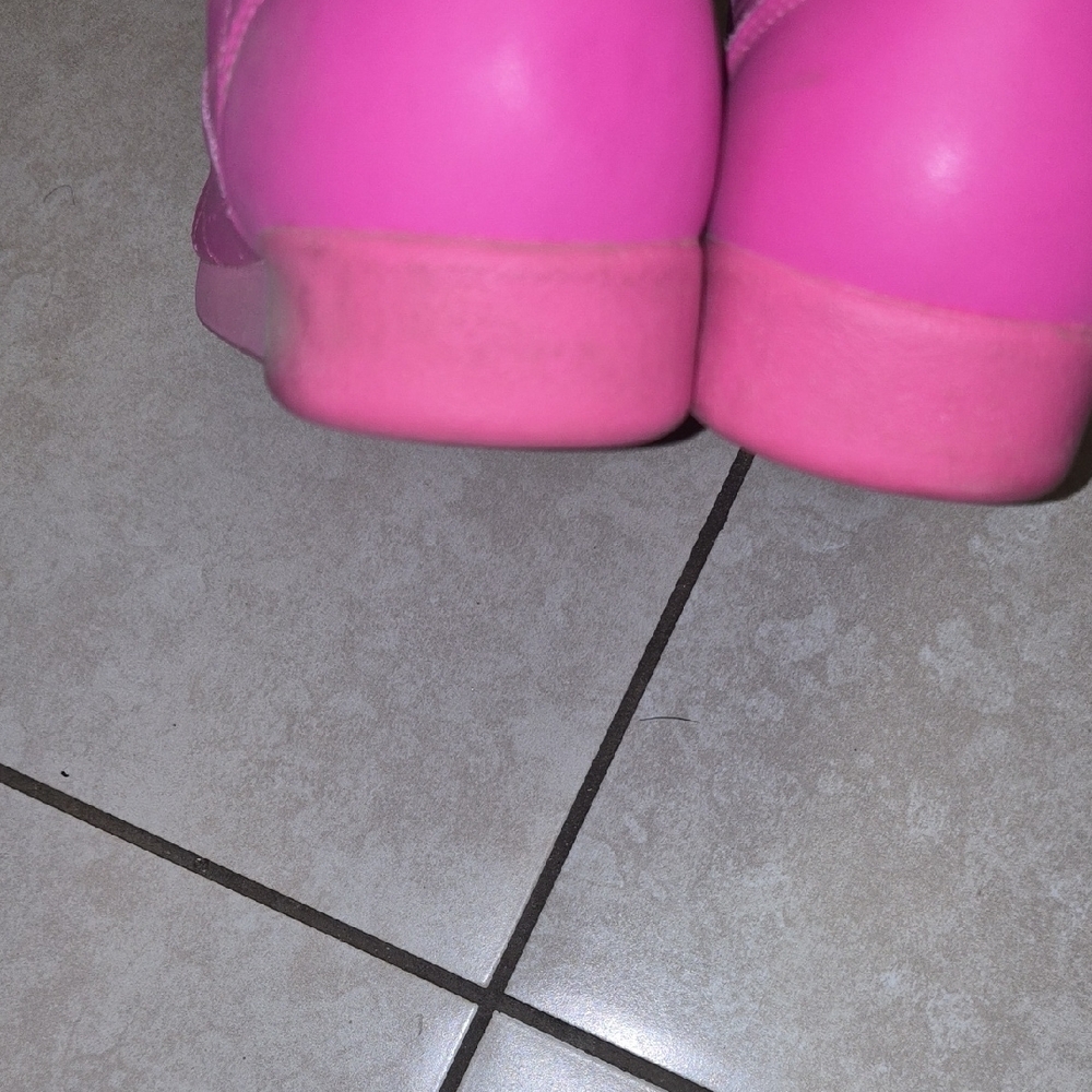 Reebok Kids Vibrant Pink Sneakers with Rainbow Laces - Picture 3 of 4